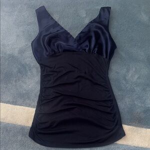 Sleek Black V-Neck Sleeveless Top. Secondhand condition